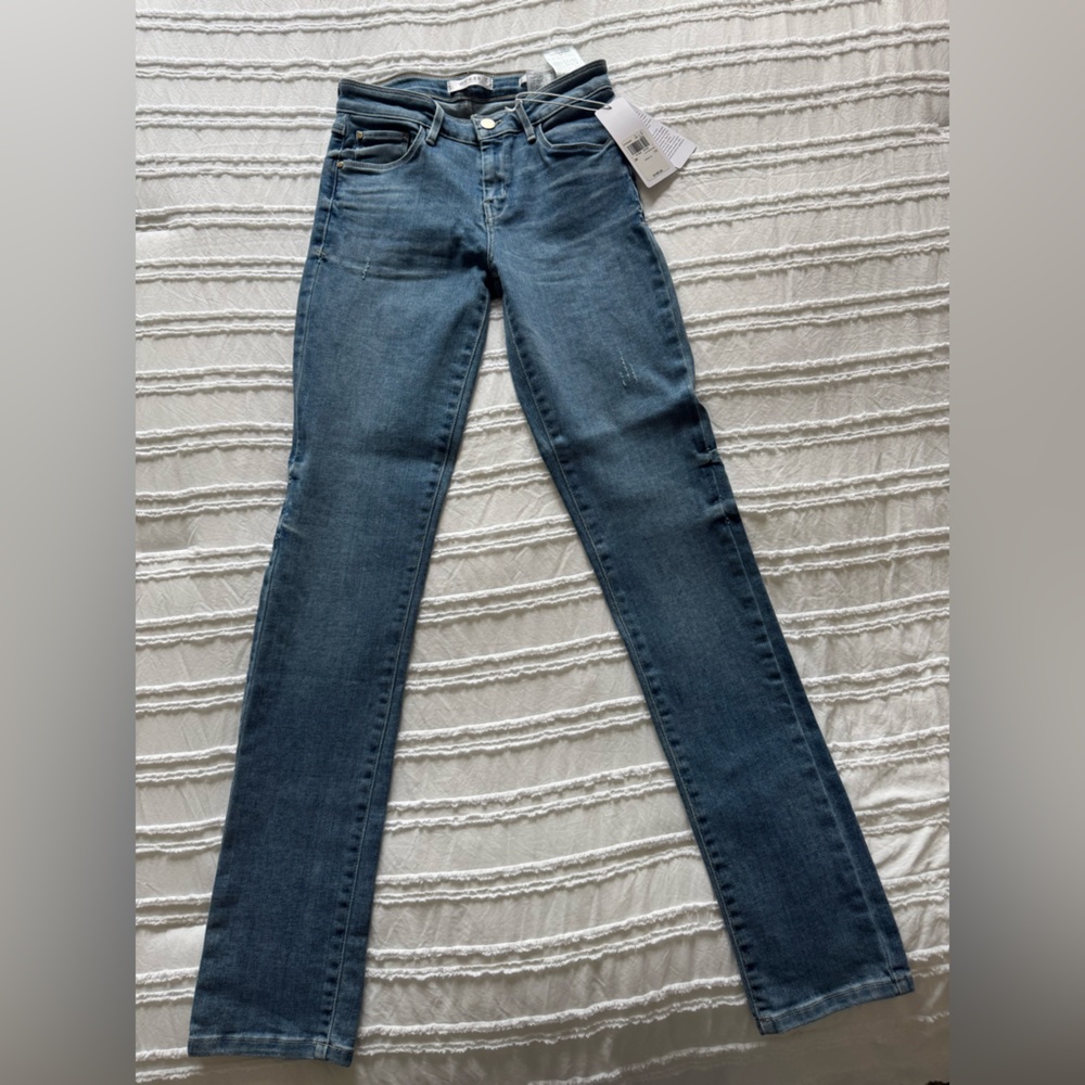 Guess Straight Leg Medium-Dark Blue Jeans